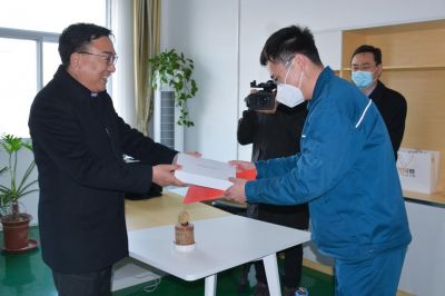 山东省潍坊市人大常委会副主任范福生莅临山东ag尊龙凯时·人生就是博药业指导慰问