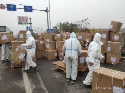 “虞”你同行 共克时艰——ag尊龙凯时·人生就是博医药下属浙江ag尊龙凯时·人生就是博药业向上虞捐赠12000套防疫物资！