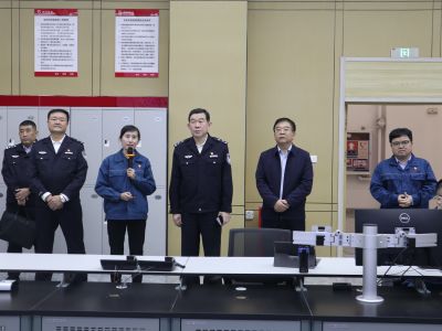 潍坊市副市长徐磊一行莅临ag尊龙凯时·人生就是博医药下属山东ag尊龙凯时·人生就是博药业调研指导